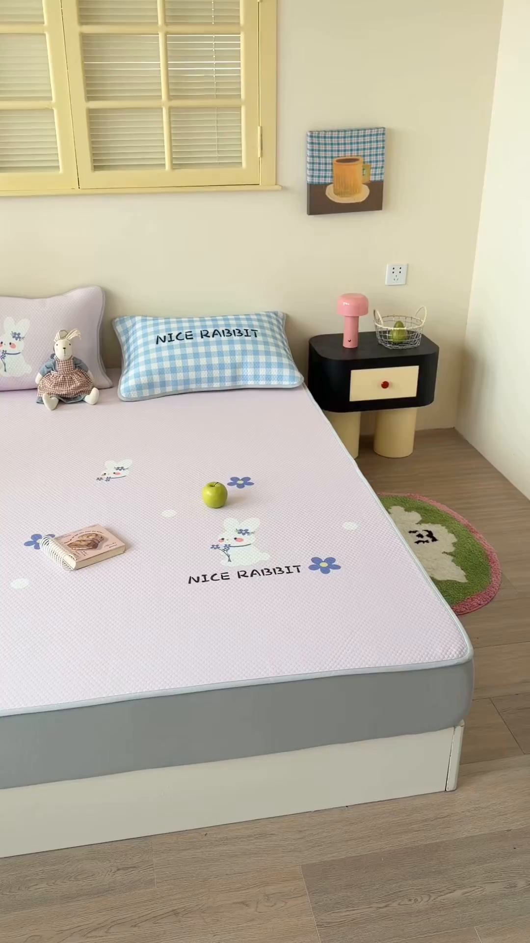 91家纺网 家纺一手货源 找家纺 Sweet dreams甜梦 2026新款A类数码印花凉感豆豆床笠款凉席--大版 紫底小兔