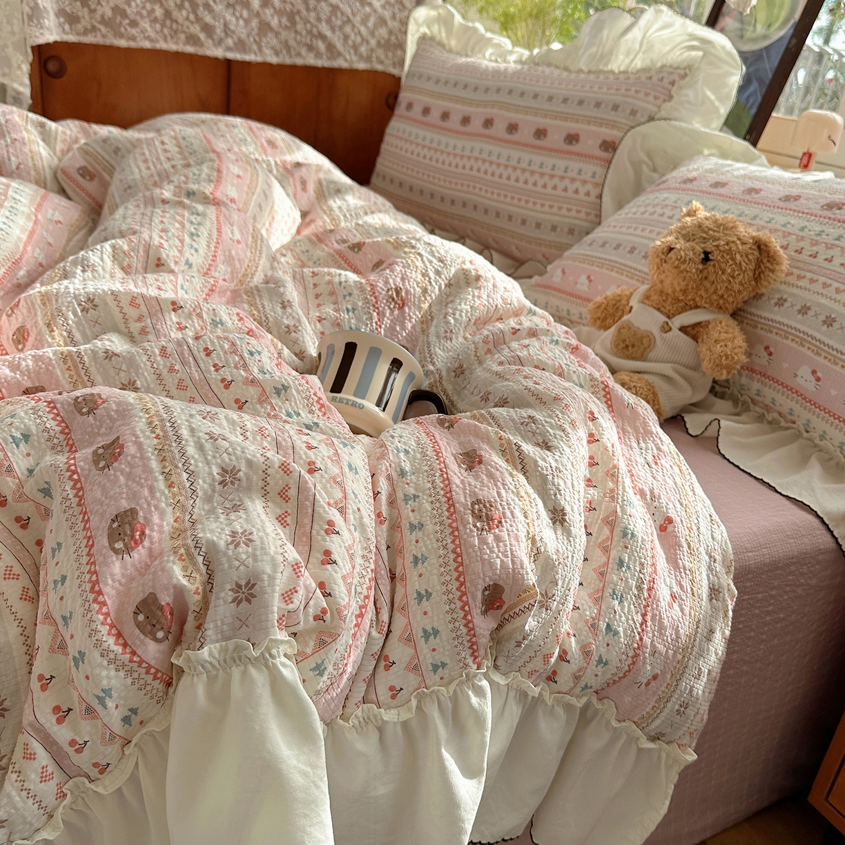 91家纺网 家纺一手货源 找家纺 凯洛奇 2026新款公主风云感泡芙纱花边款四件套 甜粉猫