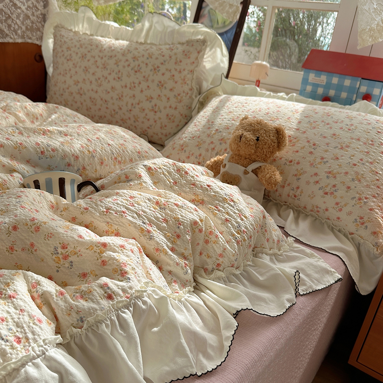 91家纺网 家纺一手货源 找家纺 凯洛奇 2026新款公主风云感泡芙纱花边款四件套 浅花谣