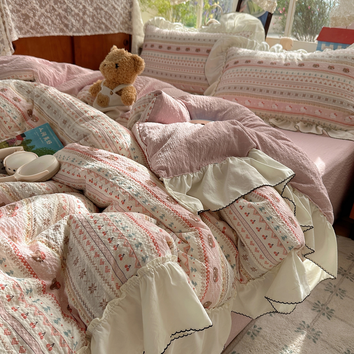 91家纺网 家纺一手货源 找家纺 凯洛奇 2026新款公主风云感泡芙纱花边款四件套 甜粉猫