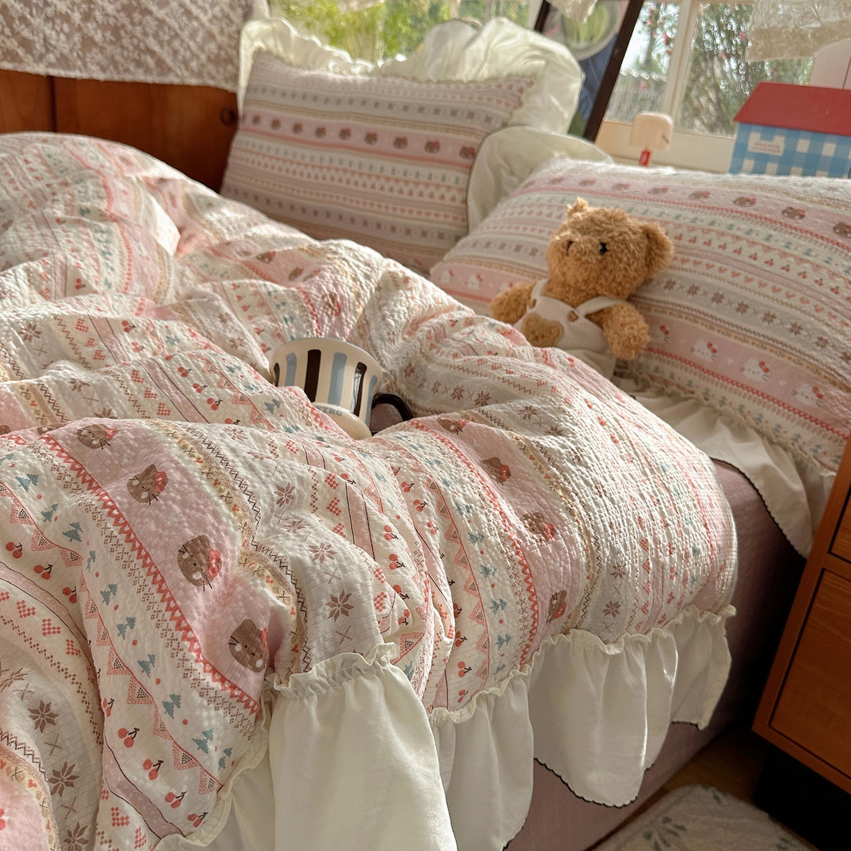 91家纺网 家纺一手货源 找家纺 凯洛奇 2026新款公主风云感泡芙纱花边款四件套 甜粉猫