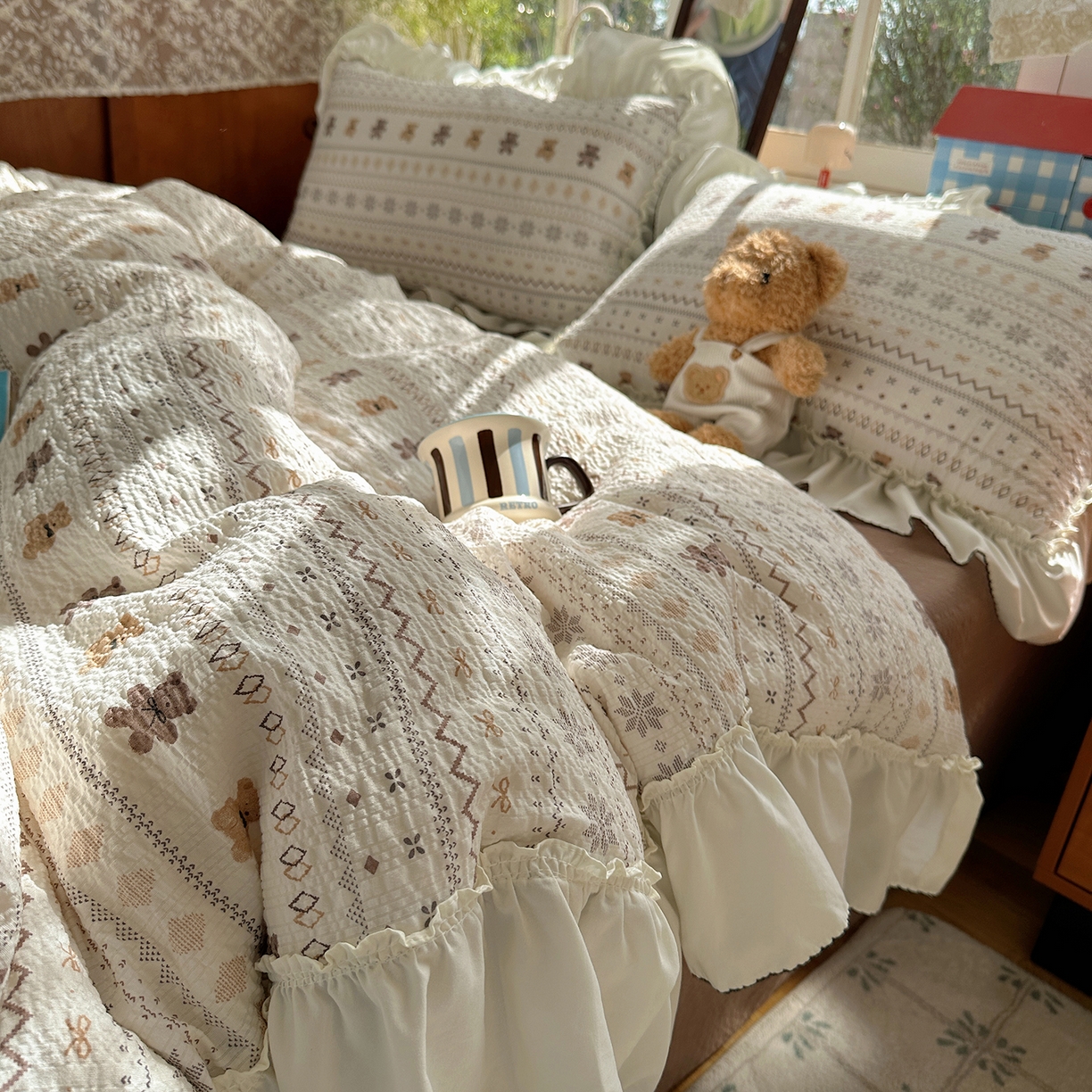 91家纺网 家纺一手货源 找家纺 凯洛奇 2026新款公主风云感泡芙纱花边款四件套 奶棕熊