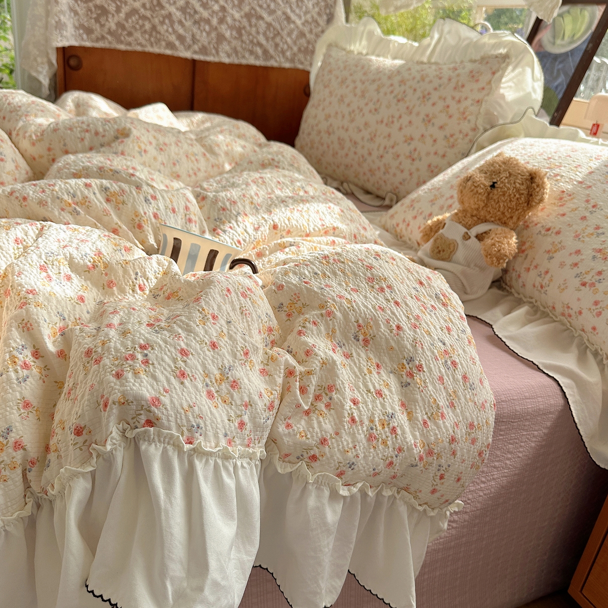 91家纺网 家纺一手货源 找家纺 凯洛奇 2026新款公主风云感泡芙纱花边款四件套 浅花谣