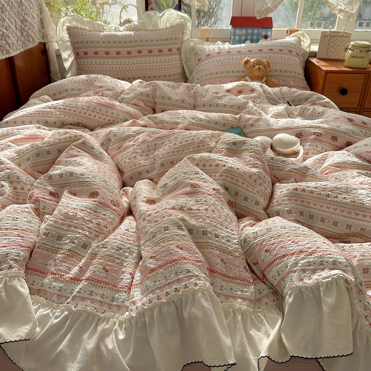 91家纺网 家纺一手货源 找家纺 凯洛奇 2026新款公主风云感泡芙纱花边款四件套 甜粉猫