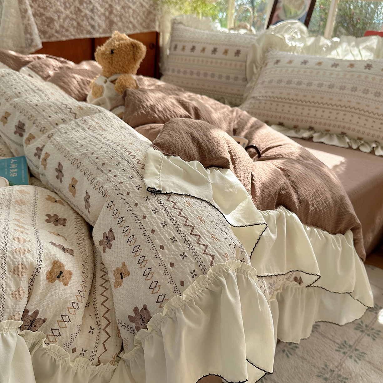 91家纺网 家纺一手货源 找家纺 凯洛奇 2026新款公主风云感泡芙纱花边款四件套 奶棕熊