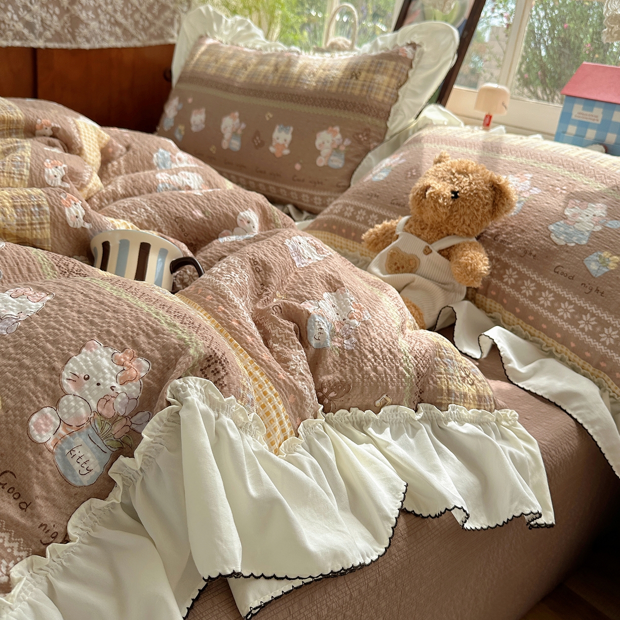 91家纺网 家纺一手货源 找家纺 凯洛奇 2026新款公主风云感泡芙纱花边款四件套 焦糖猫