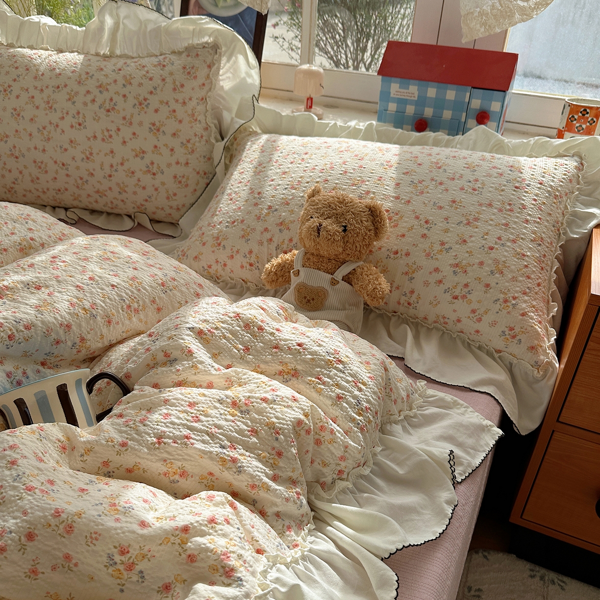 91家纺网 家纺一手货源 找家纺 凯洛奇 2026新款公主风云感泡芙纱花边款四件套 浅花谣