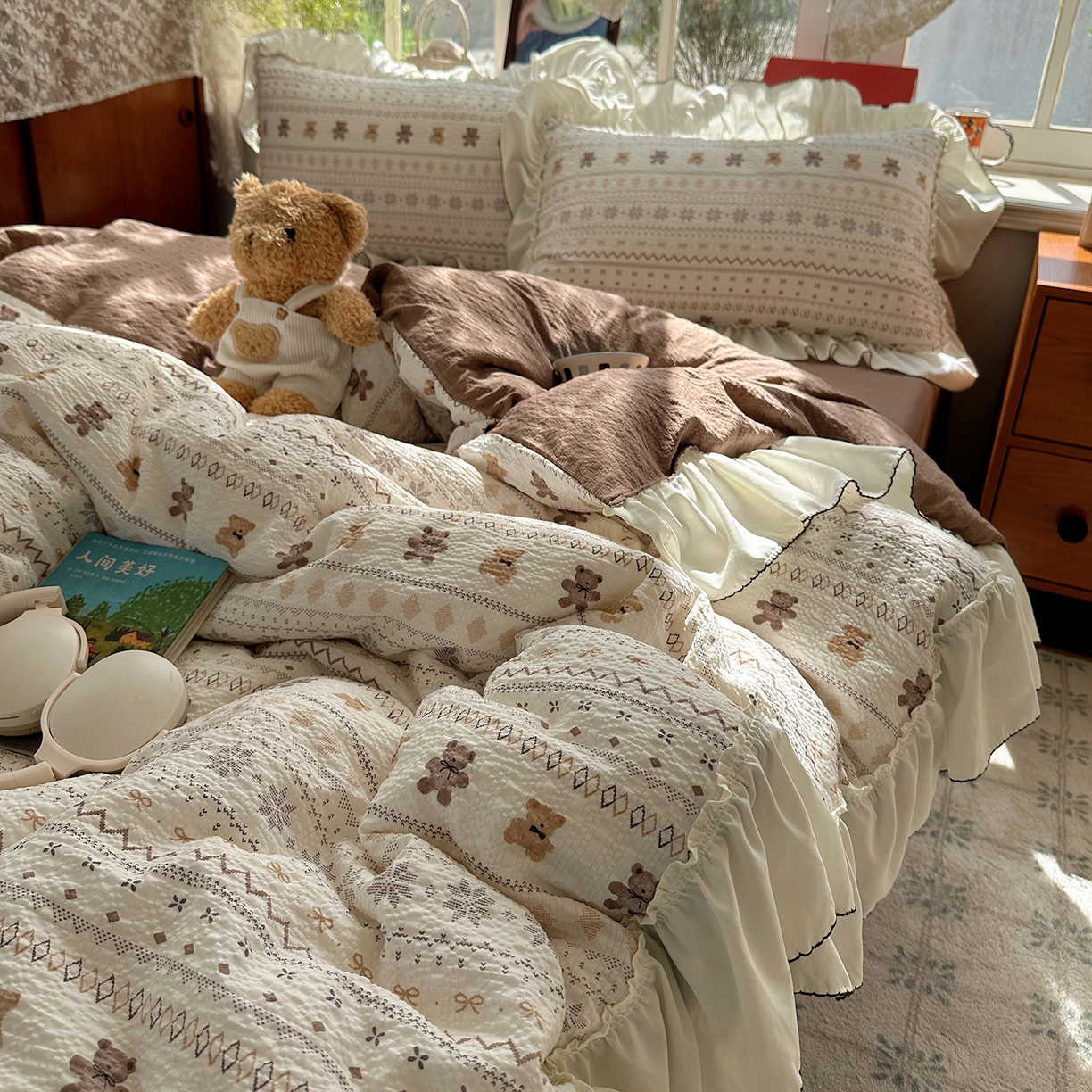 91家纺网 家纺一手货源 找家纺 凯洛奇 2026新款公主风云感泡芙纱花边款四件套 奶棕熊