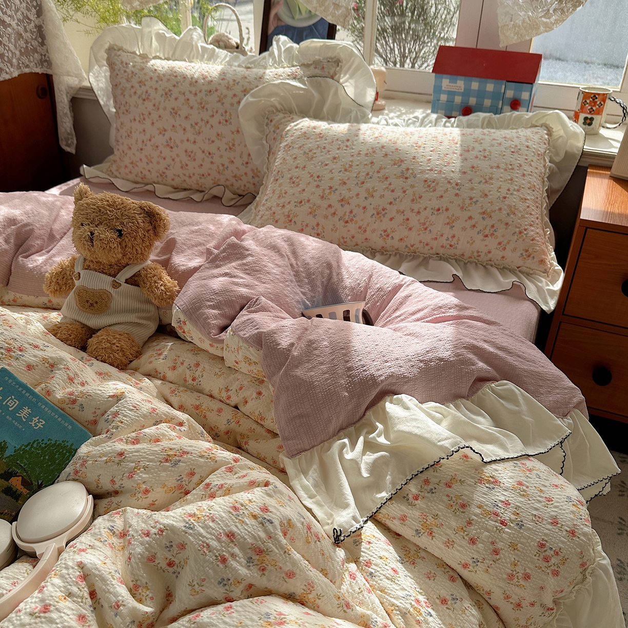 91家纺网 家纺一手货源 找家纺 凯洛奇 2026新款公主风云感泡芙纱花边款四件套 浅花谣