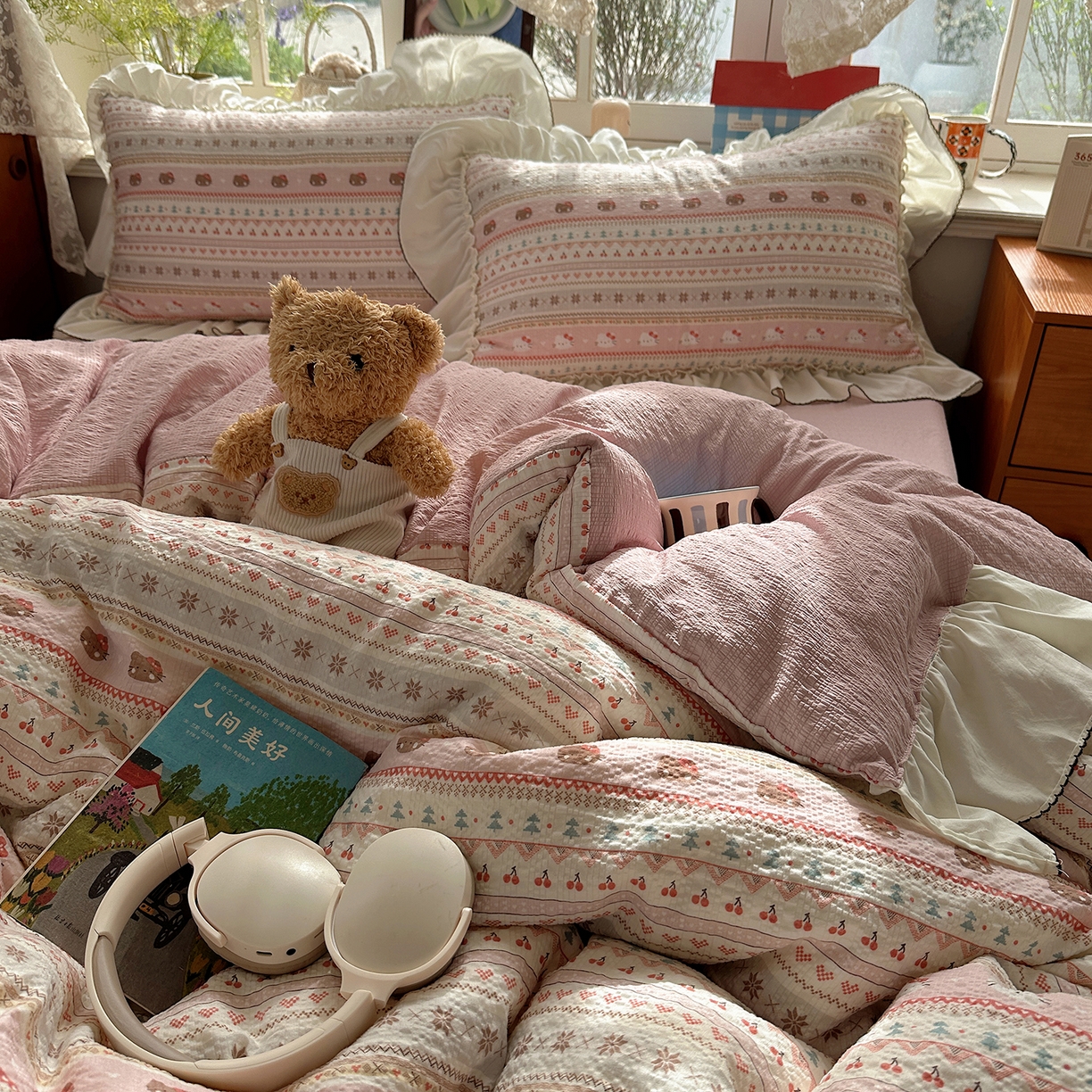 91家纺网 家纺一手货源 找家纺 凯洛奇 2026新款公主风云感泡芙纱花边款四件套 甜粉猫