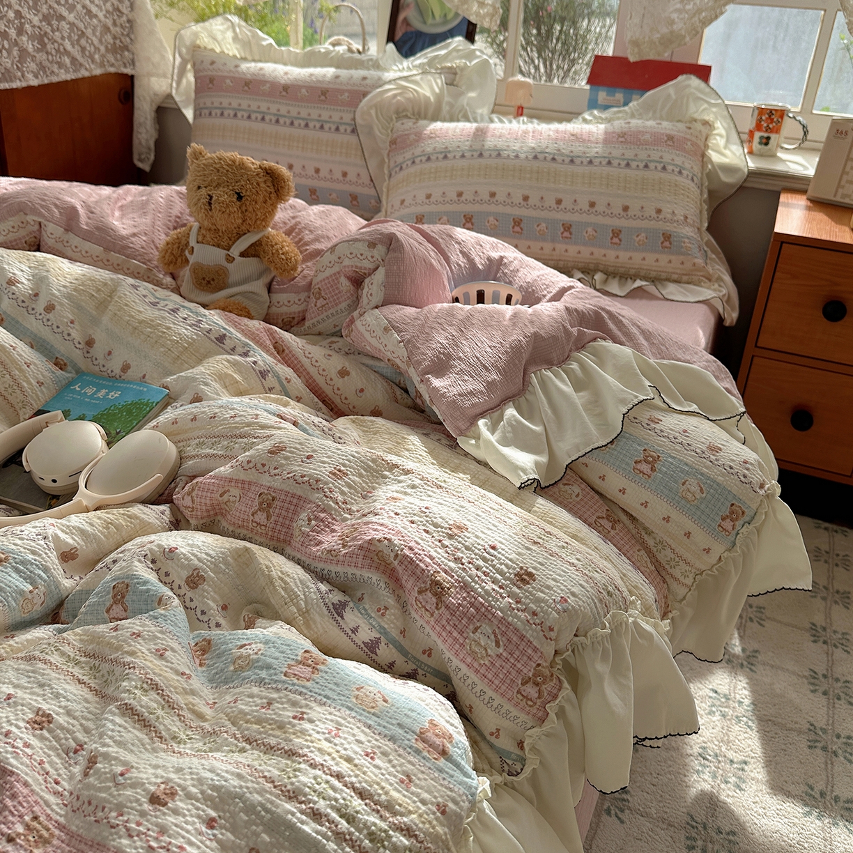 91家纺网 家纺一手货源 找家纺 凯洛奇 2026新款公主风云感泡芙纱花边款四件套 软萌熊