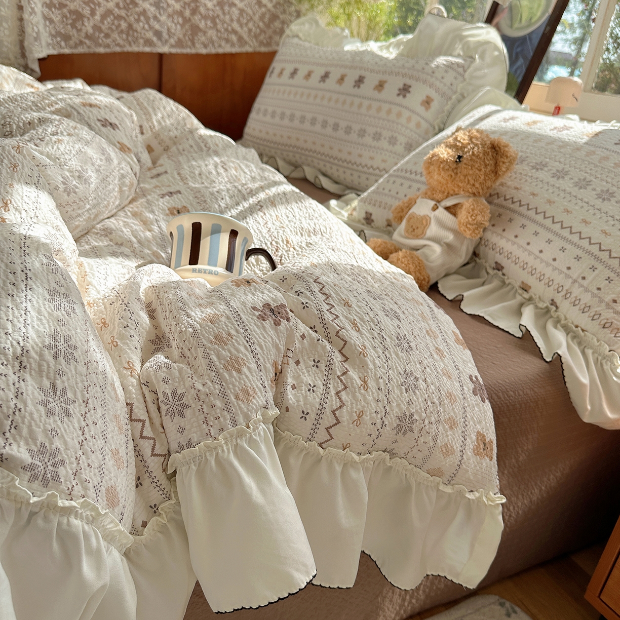91家纺网 家纺一手货源 找家纺 凯洛奇 2026新款公主风云感泡芙纱花边款四件套 奶棕熊