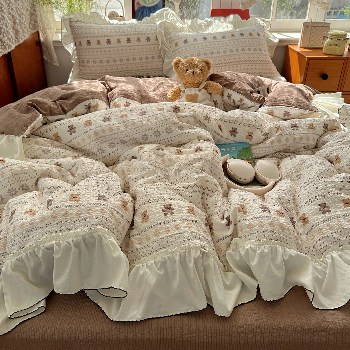 91家纺网 家纺一手货源 找家纺 凯洛奇 2026新款公主风云感泡芙纱花边款四件套 奶棕熊