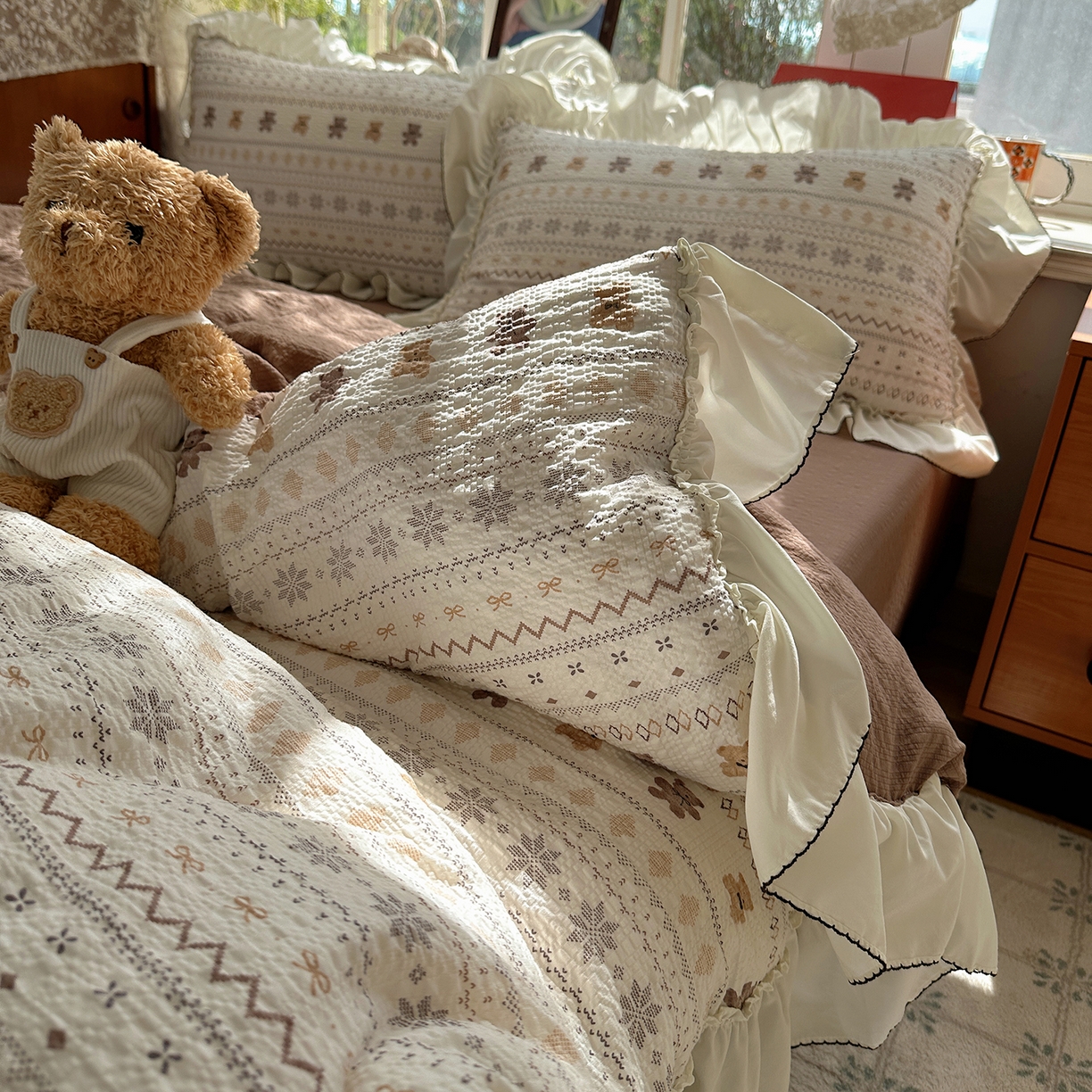 91家纺网 家纺一手货源 找家纺 凯洛奇 2026新款公主风云感泡芙纱花边款四件套 奶棕熊