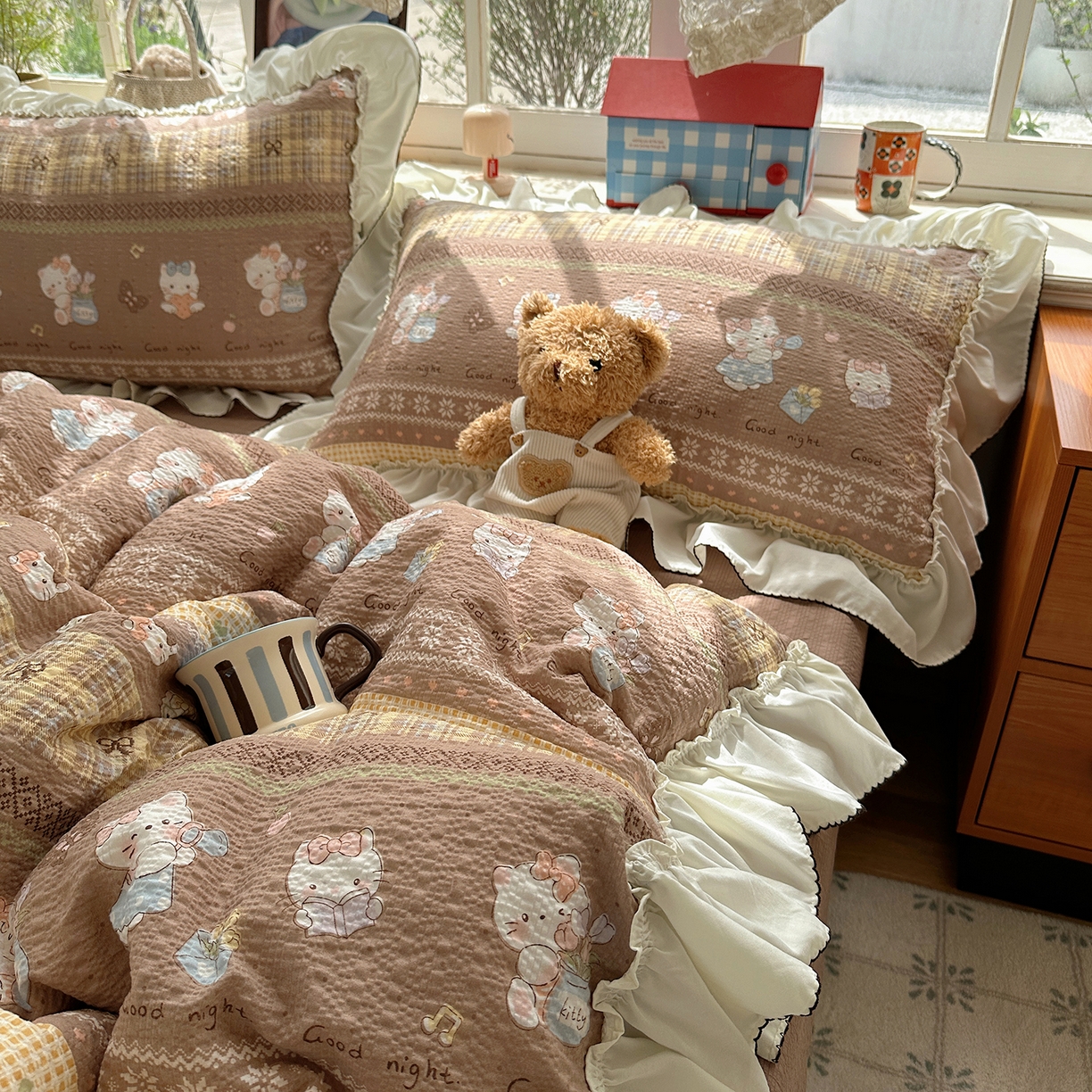 91家纺网 家纺一手货源 找家纺 凯洛奇 2026新款公主风云感泡芙纱花边款四件套 焦糖猫