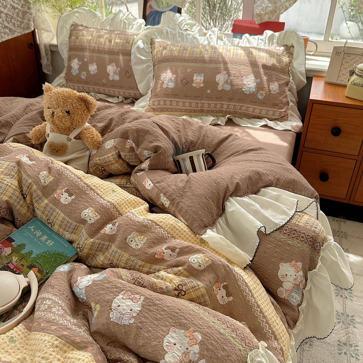 91家纺网 家纺一手货源 找家纺 凯洛奇 2026新款公主风云感泡芙纱花边款四件套 焦糖猫