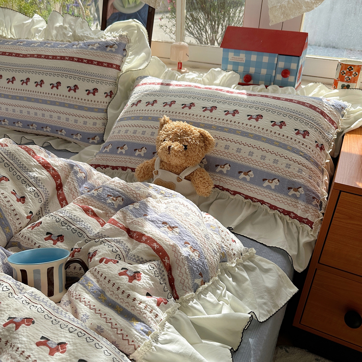 91家纺网 家纺一手货源 找家纺 凯洛奇 2026新款公主风云感泡芙纱花边款四件套 北欧小马