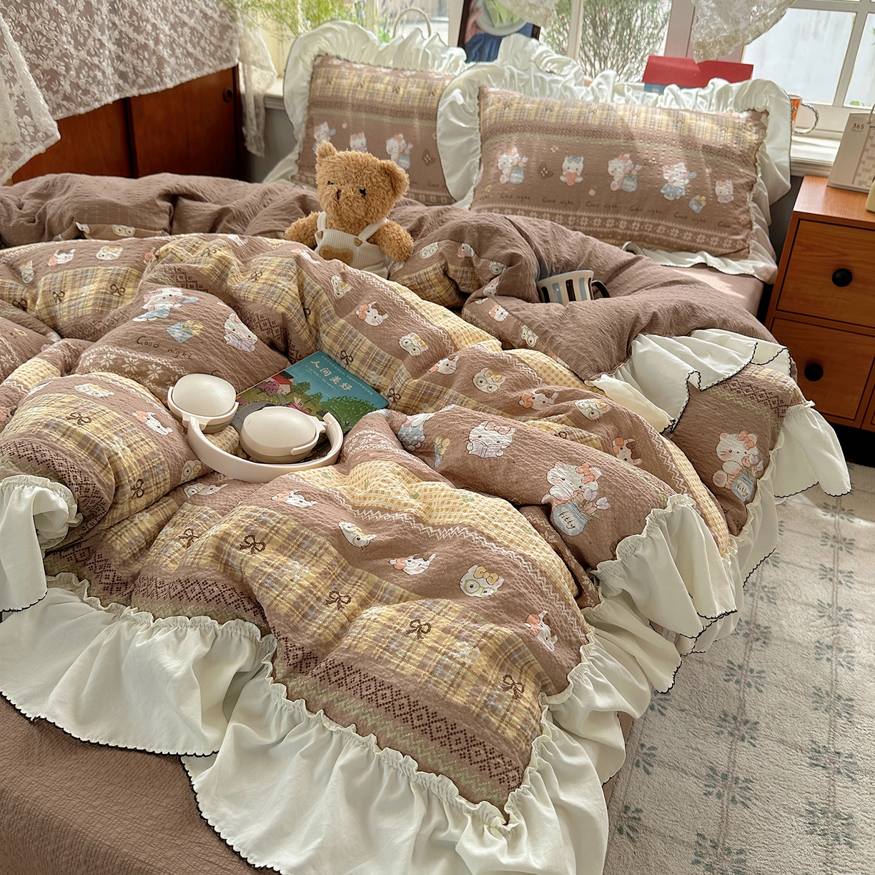 91家纺网 家纺一手货源 找家纺 凯洛奇 2026新款公主风云感泡芙纱花边款四件套 焦糖猫