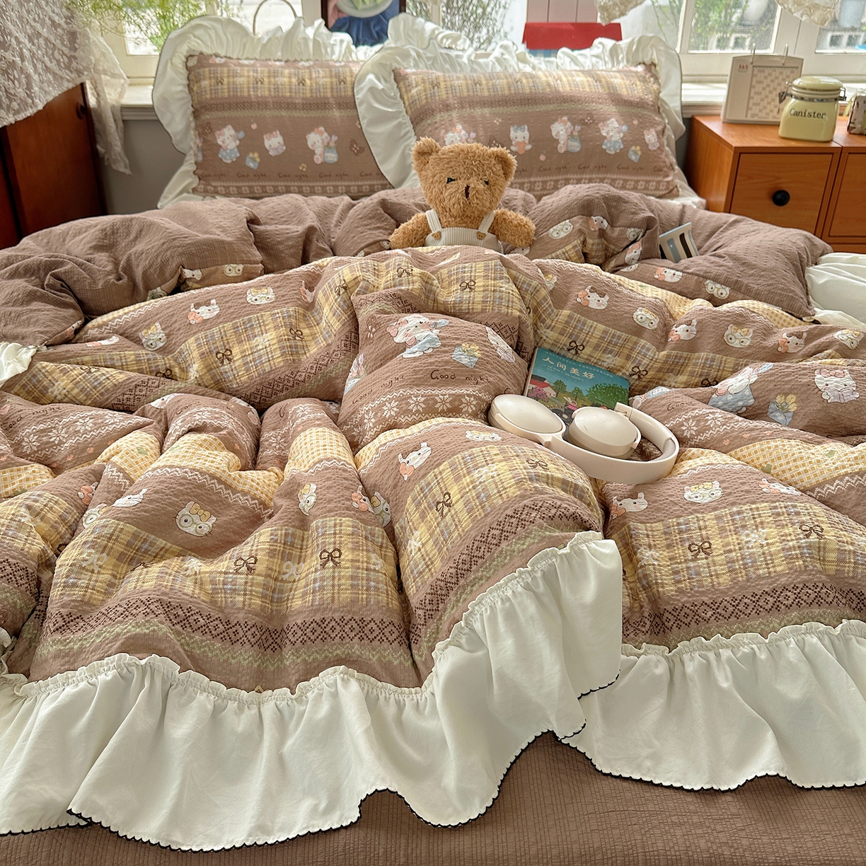 91家纺网 家纺一手货源 找家纺 凯洛奇 2026新款公主风云感泡芙纱花边款四件套 焦糖猫