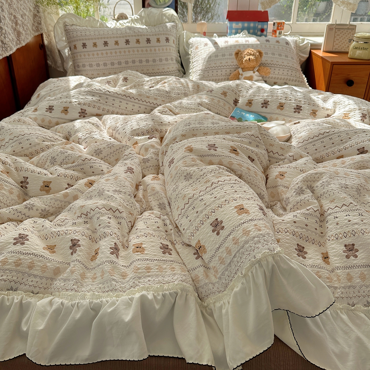 91家纺网 家纺一手货源 找家纺 凯洛奇 2026新款公主风云感泡芙纱花边款四件套 奶棕熊