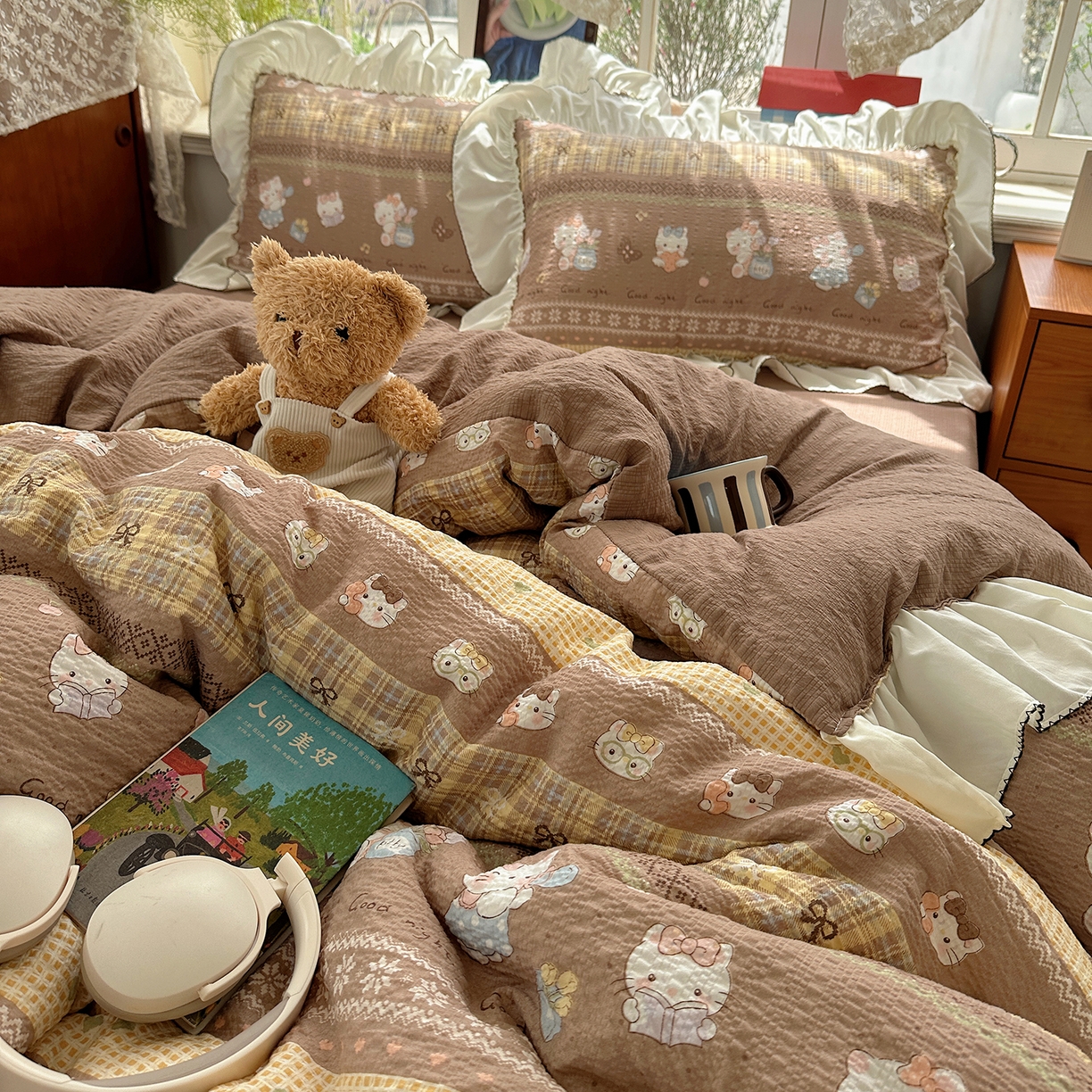 91家纺网 家纺一手货源 找家纺 凯洛奇 2026新款公主风云感泡芙纱花边款四件套 焦糖猫