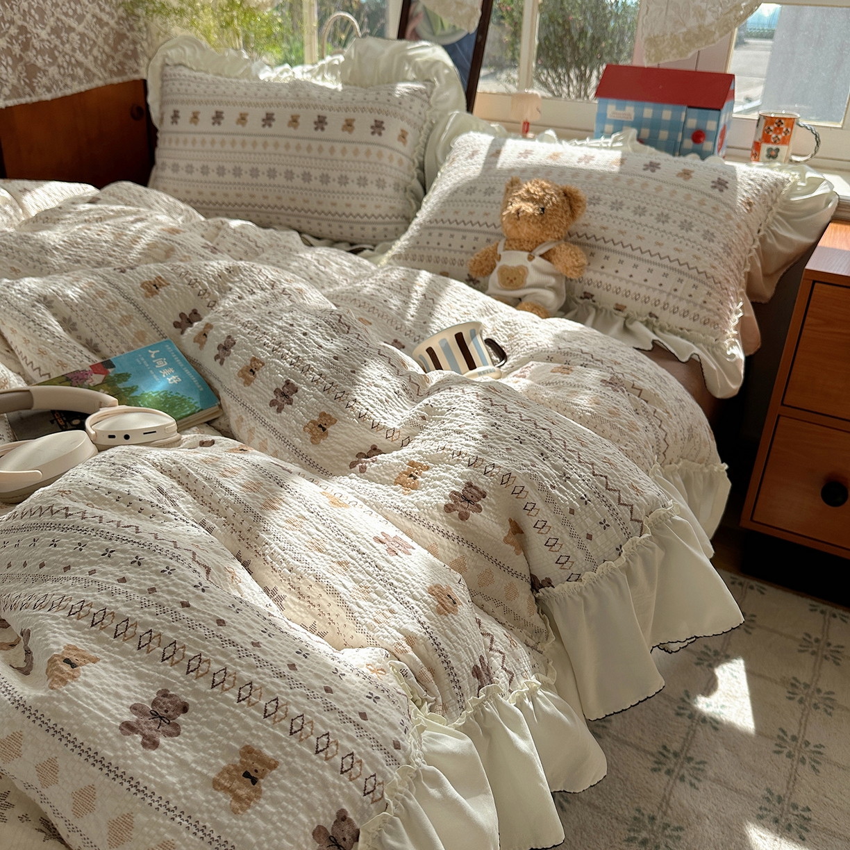 91家纺网 家纺一手货源 找家纺 凯洛奇 2026新款公主风云感泡芙纱花边款四件套 奶棕熊