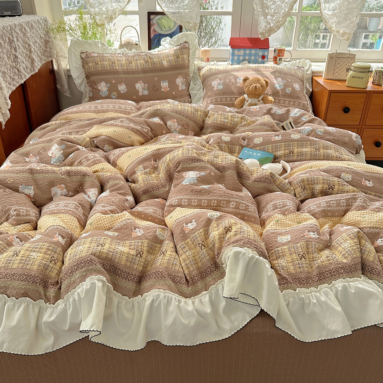 91家纺网 家纺一手货源 找家纺 凯洛奇 2026新款公主风云感泡芙纱花边款四件套 焦糖猫