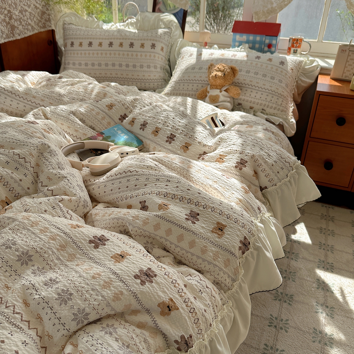 91家纺网 家纺一手货源 找家纺 凯洛奇 2026新款公主风云感泡芙纱花边款四件套 奶棕熊