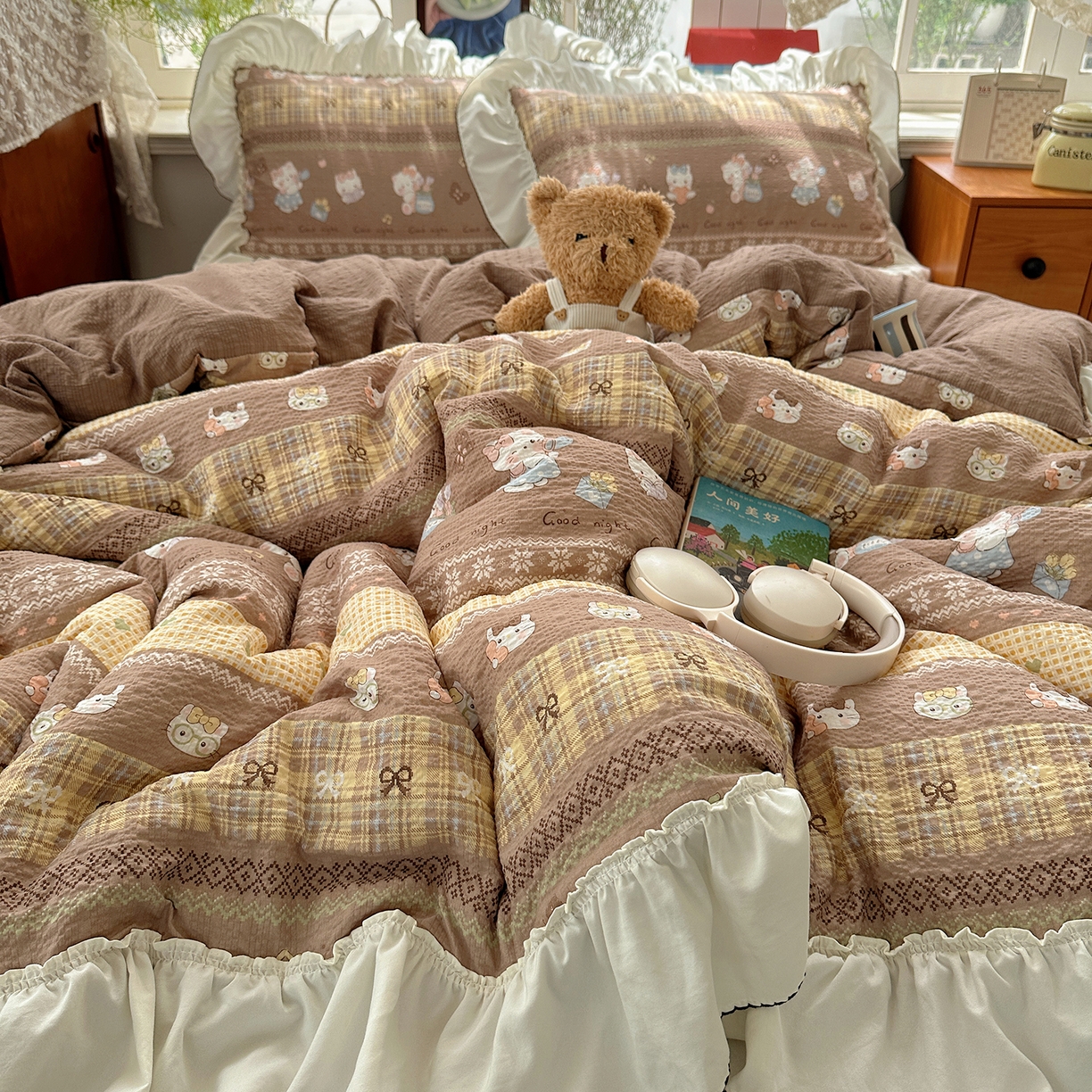 91家纺网 家纺一手货源 找家纺 凯洛奇 2026新款公主风云感泡芙纱花边款四件套 焦糖猫