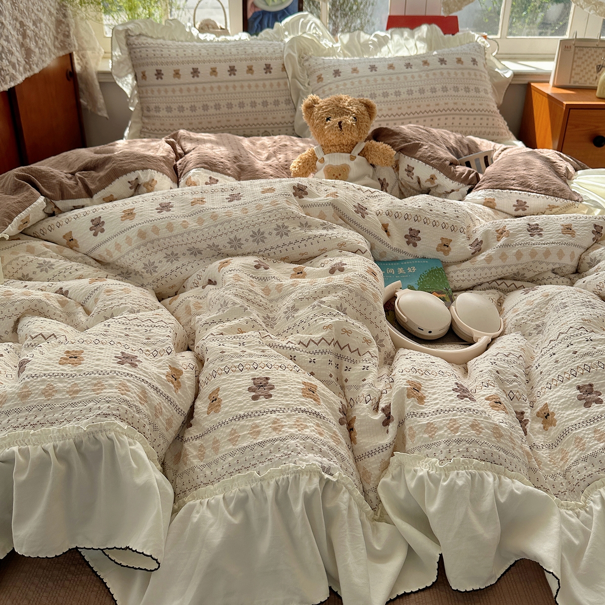 91家纺网 家纺一手货源 找家纺 凯洛奇 2026新款公主风云感泡芙纱花边款四件套 奶棕熊