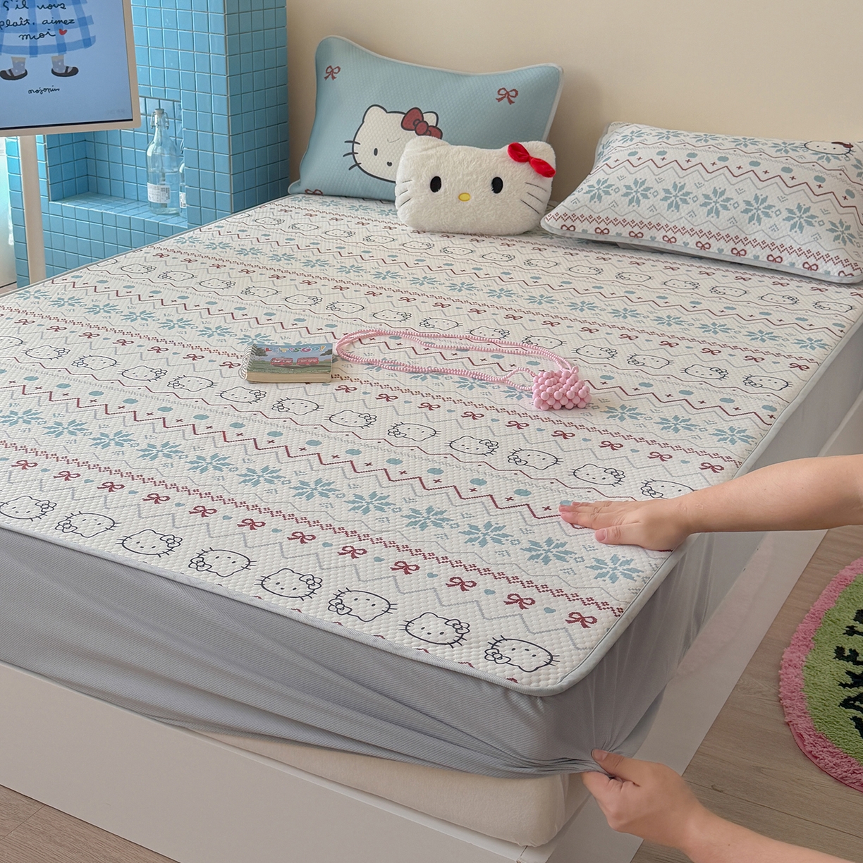 91家纺网 家纺一手货源 找家纺 Sweet dreams甜梦 2026新款A类数码印花凉感豆豆床笠款凉席--小版 猫猫蝴蝶结