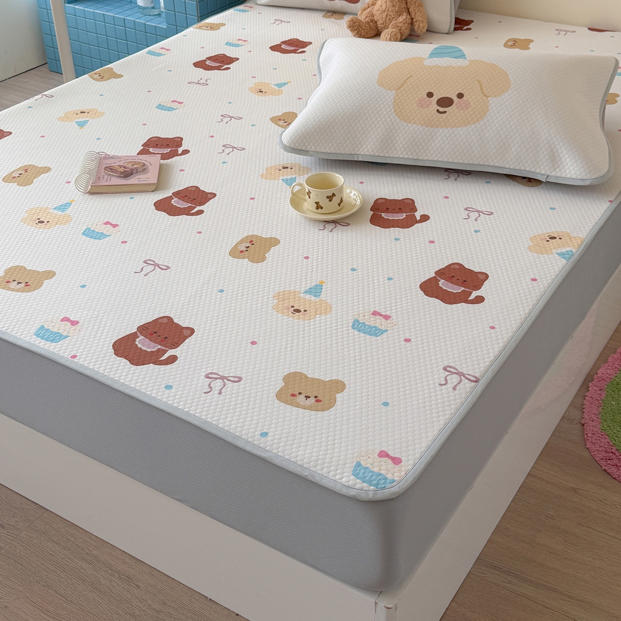 91家纺网 家纺一手货源 找家纺 Sweet dreams甜梦 2026新款A类数码印花凉感豆豆床笠款凉席--小版 蛋糕小动物