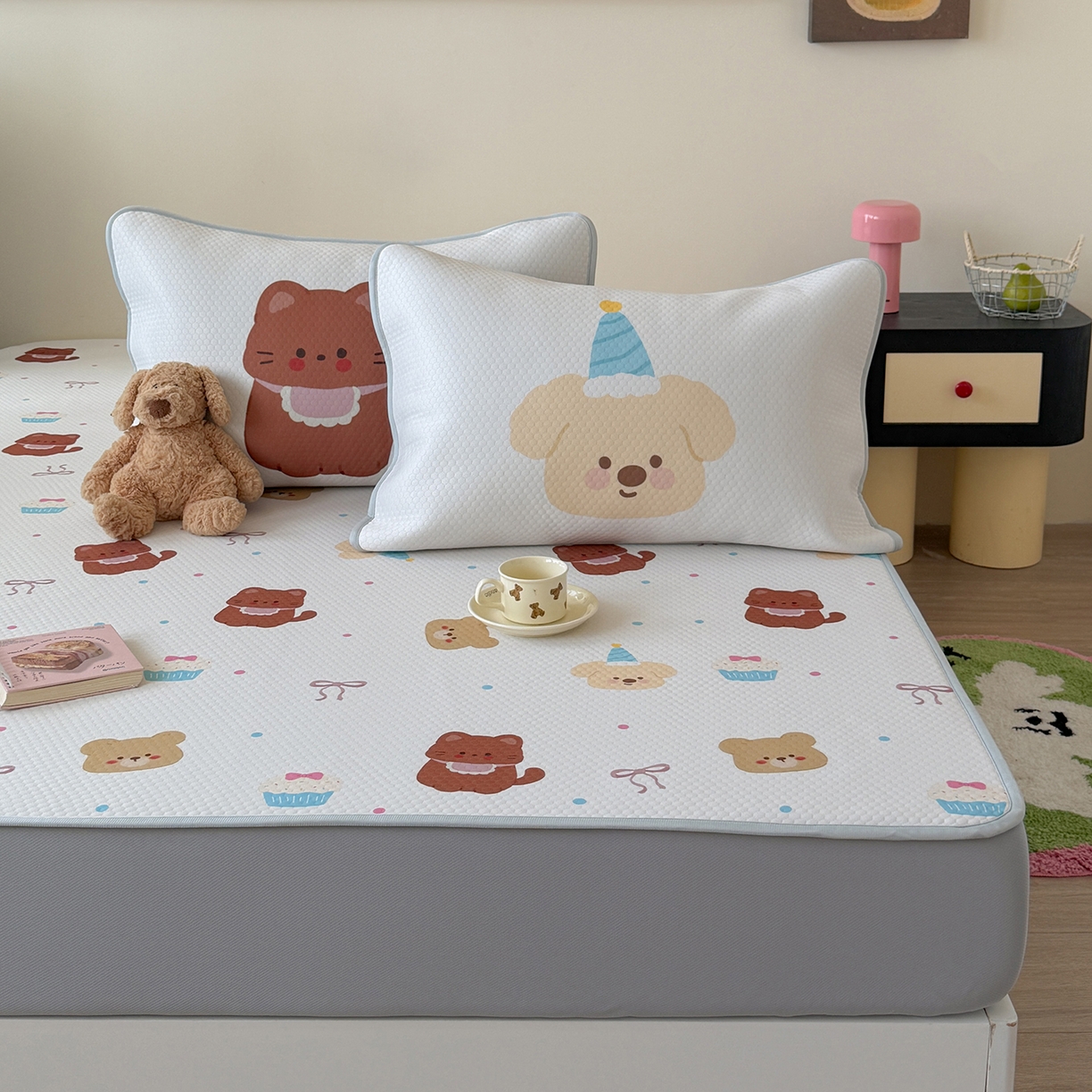 91家纺网 家纺一手货源 找家纺 Sweet dreams甜梦 2026新款A类数码印花凉感豆豆床笠款凉席--小版 蛋糕小动物