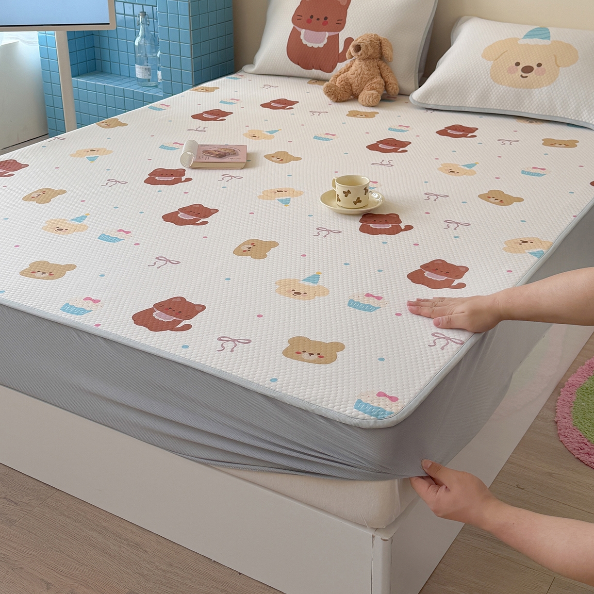 91家纺网 家纺一手货源 找家纺 Sweet dreams甜梦 2026新款A类数码印花凉感豆豆床笠款凉席--小版 蛋糕小动物