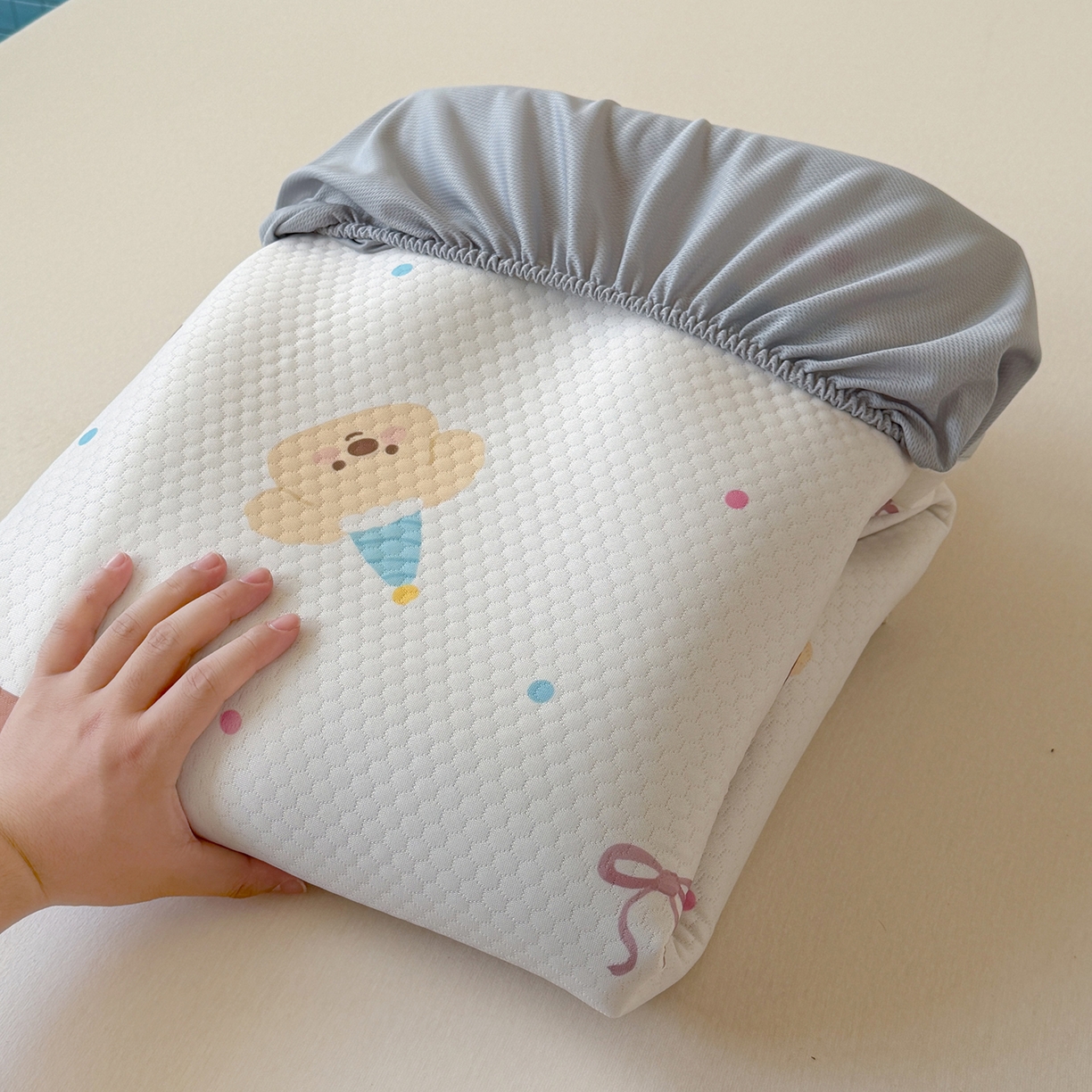 91家纺网 家纺一手货源 找家纺 Sweet dreams甜梦 2026新款A类数码印花凉感豆豆床笠款凉席--小版 蛋糕小动物