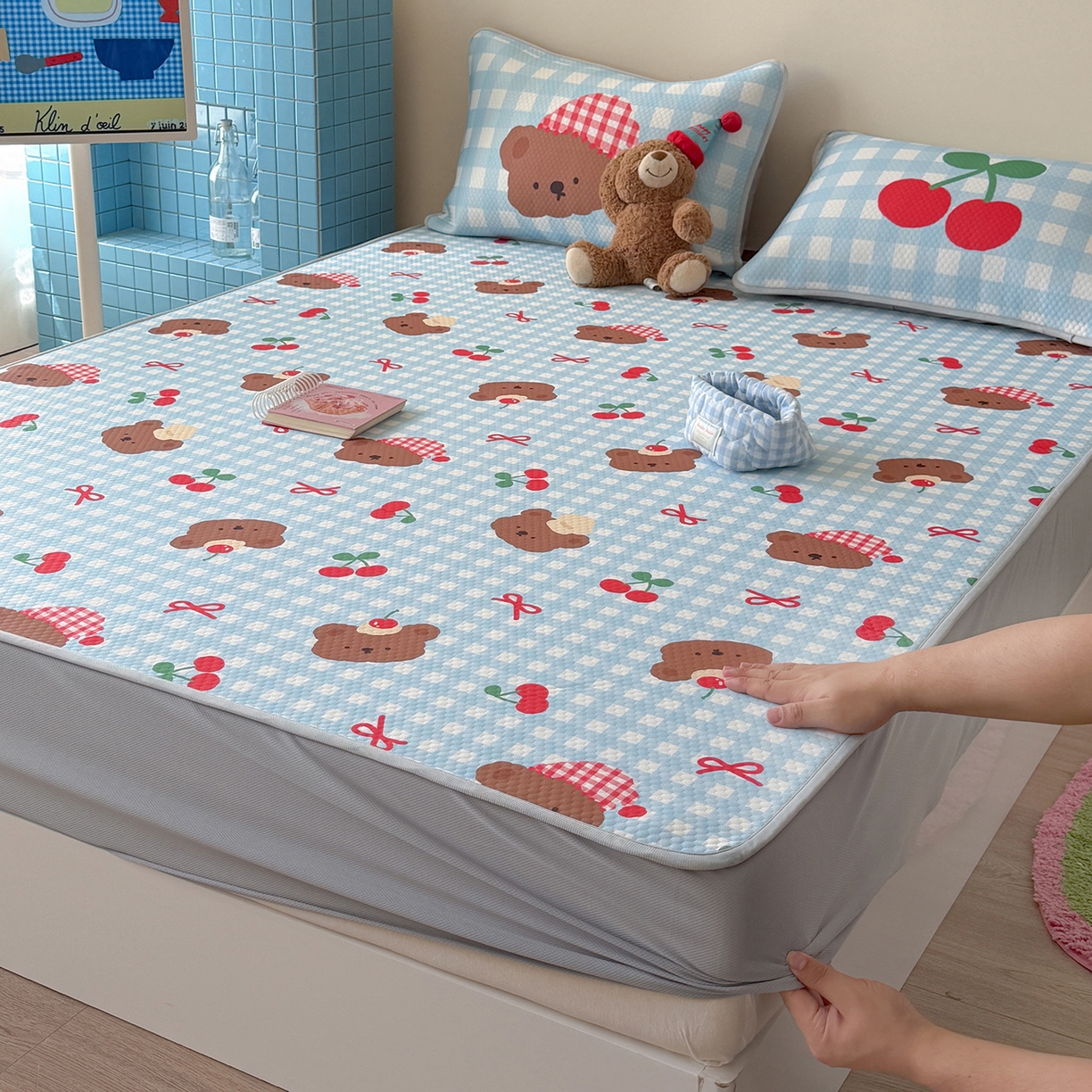 91家纺网 家纺一手货源 找家纺 Sweet dreams甜梦 2026新款A类数码印花凉感豆豆床笠款凉席--小版 格子小熊