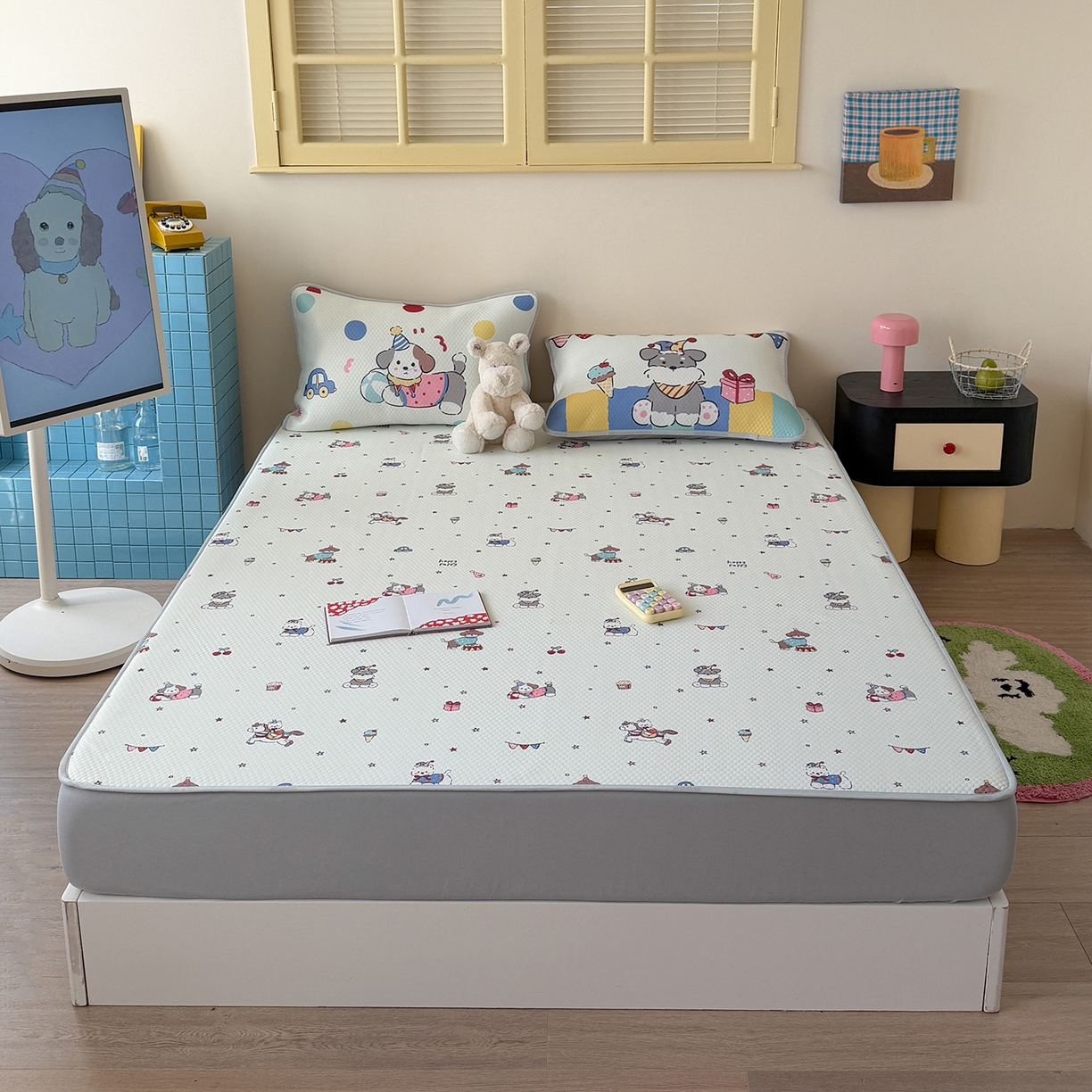 91家纺网 家纺一手货源 找家纺 Sweet dreams甜梦 2026新款A类数码印花凉感豆豆床笠款凉席--小版 狗狗的游乐园