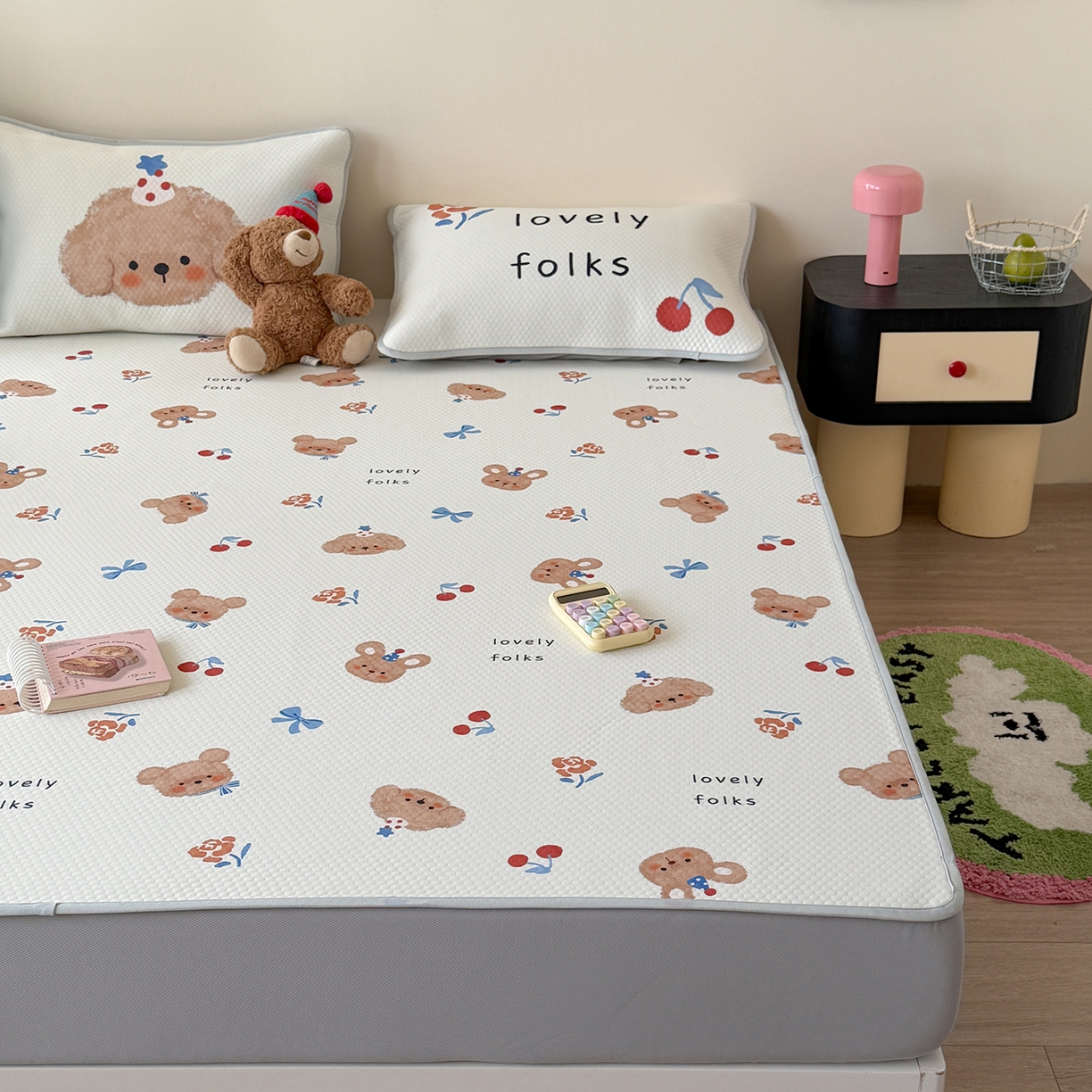 91家纺网 家纺一手货源 找家纺 Sweet dreams甜梦 2026新款A类数码印花凉感豆豆床笠款凉席--小版 蝴蝶结狗狗