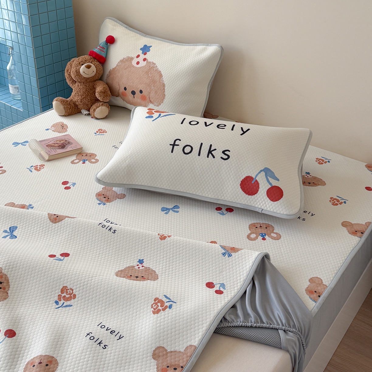 91家纺网 家纺一手货源 找家纺 Sweet dreams甜梦 2026新款A类数码印花凉感豆豆床笠款凉席--小版 蝴蝶结狗狗