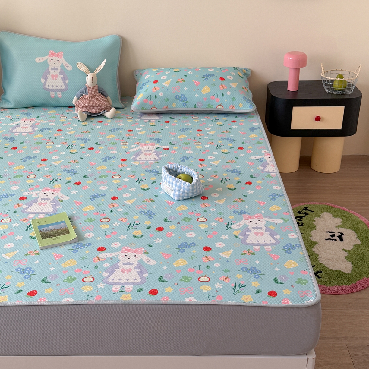 91家纺网 家纺一手货源 找家纺 Sweet dreams甜梦 2026新款A类数码印花凉感豆豆床笠款凉席--小版 花花小兔