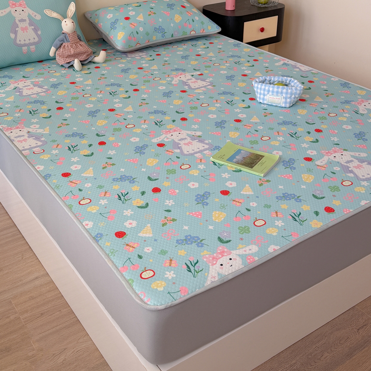 91家纺网 家纺一手货源 找家纺 Sweet dreams甜梦 2026新款A类数码印花凉感豆豆床笠款凉席--小版 花花小兔