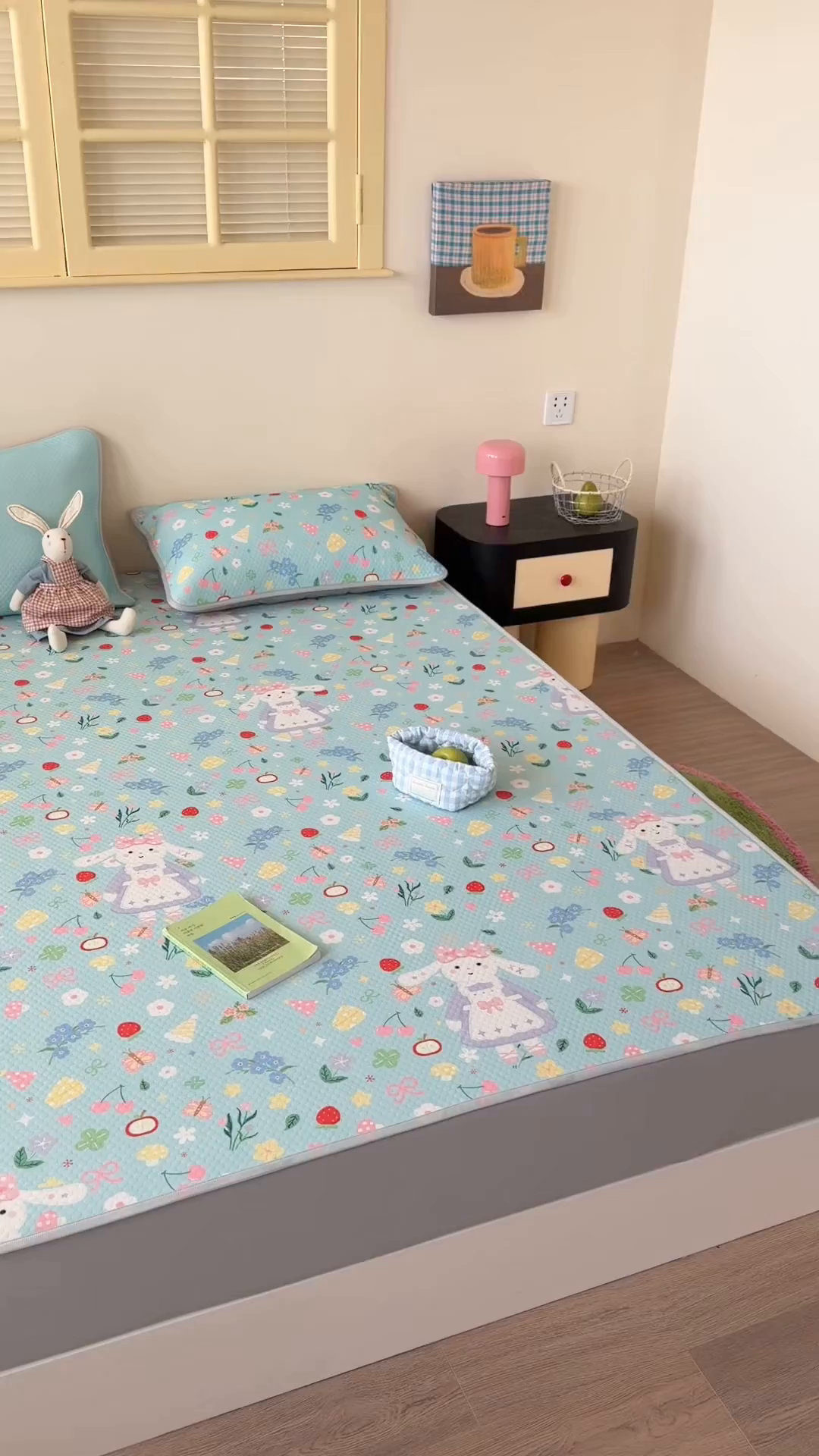 91家纺网 家纺一手货源 找家纺 Sweet dreams甜梦 2026新款A类数码印花凉感豆豆床笠款凉席--小版 花花小兔