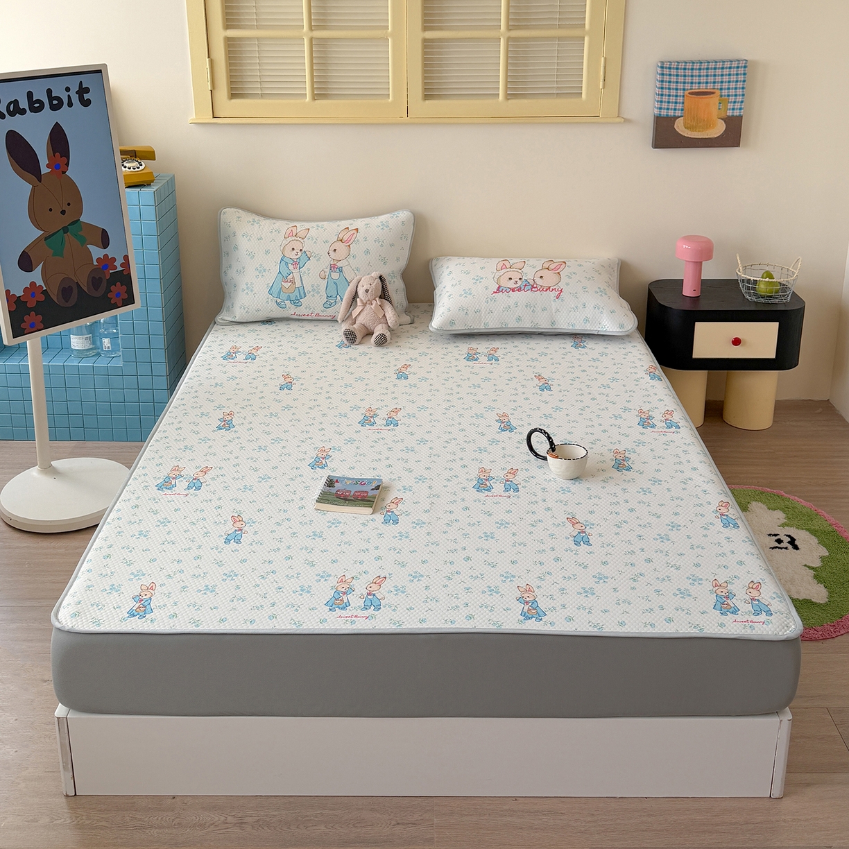 91家纺网 家纺一手货源 找家纺 Sweet dreams甜梦 2026新款A类数码印花凉感豆豆床笠款凉席--小版 花纹兔