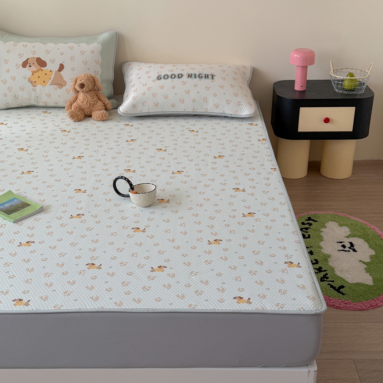 91家纺网 家纺一手货源 找家纺 Sweet dreams甜梦 2026新款A类数码印花凉感豆豆床笠款凉席--小版 黄花小狗