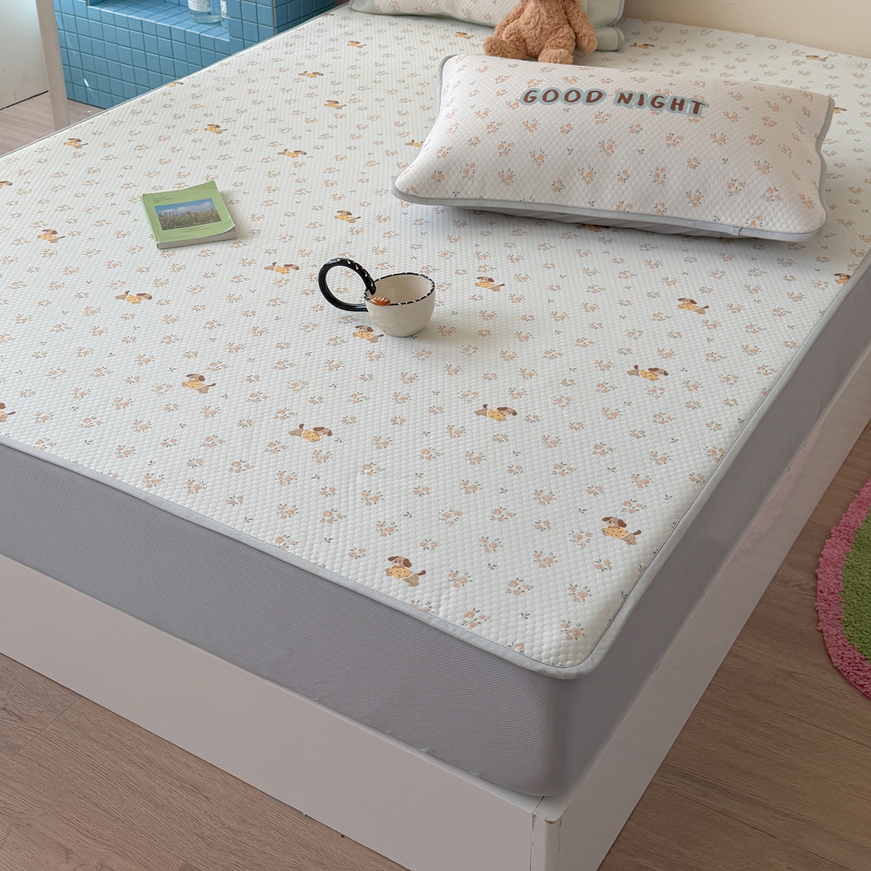 91家纺网 家纺一手货源 找家纺 Sweet dreams甜梦 2026新款A类数码印花凉感豆豆床笠款凉席--小版 黄花小狗