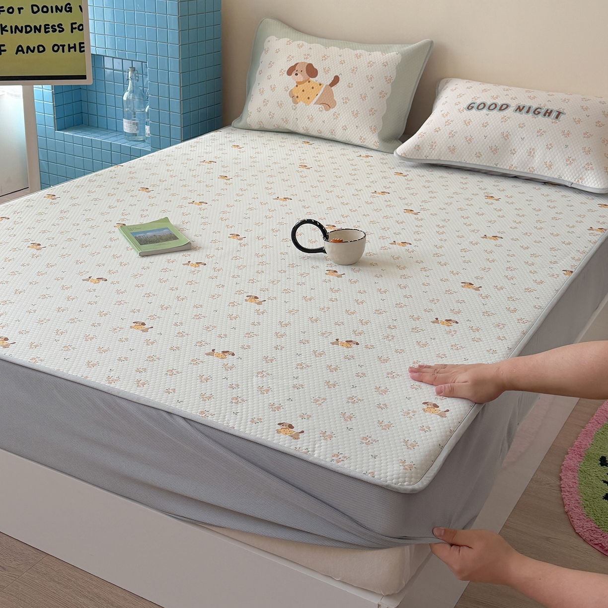 91家纺网 家纺一手货源 找家纺 Sweet dreams甜梦 2026新款A类数码印花凉感豆豆床笠款凉席--小版 黄花小狗