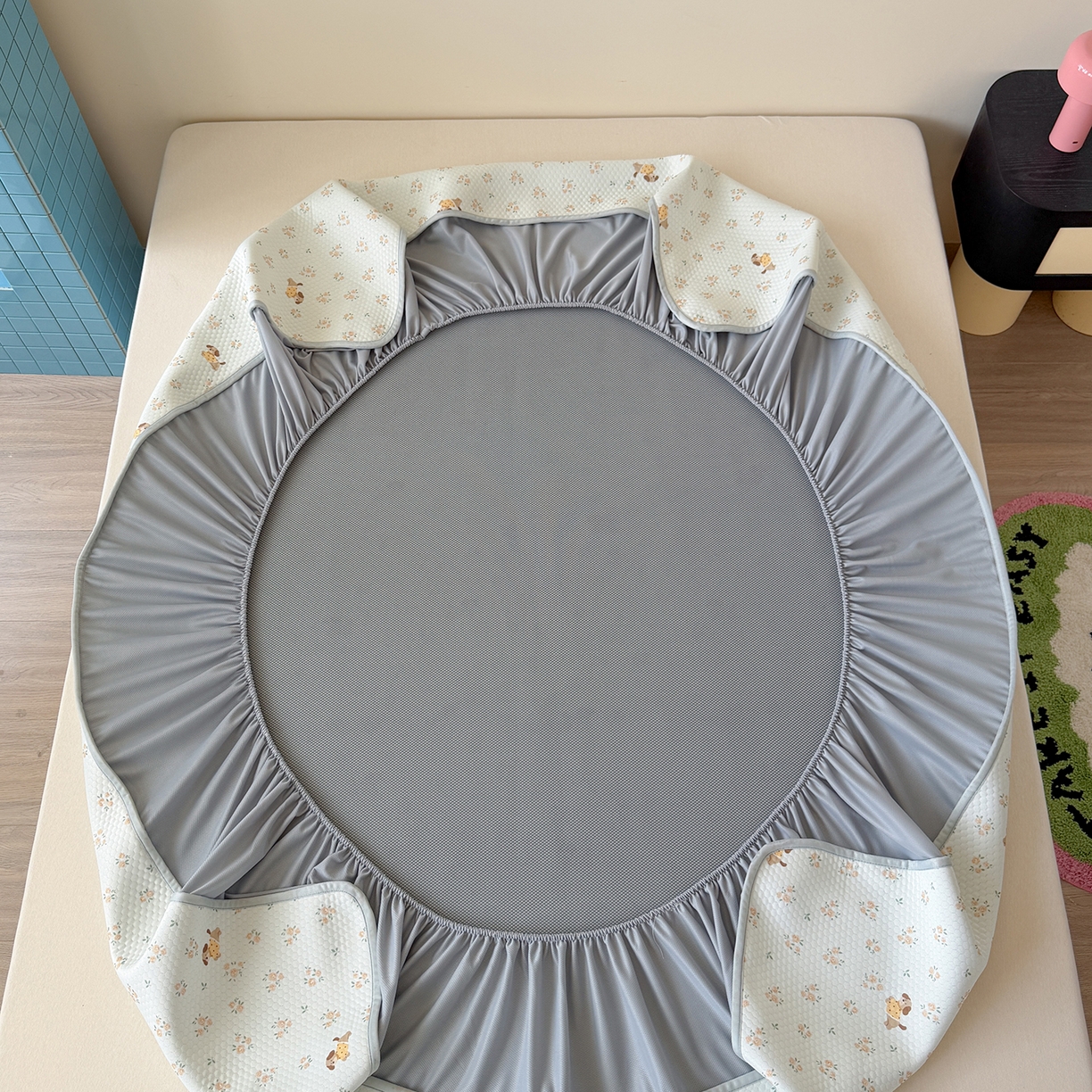 91家纺网 家纺一手货源 找家纺 Sweet dreams甜梦 2026新款A类数码印花凉感豆豆床笠款凉席--小版 黄花小狗