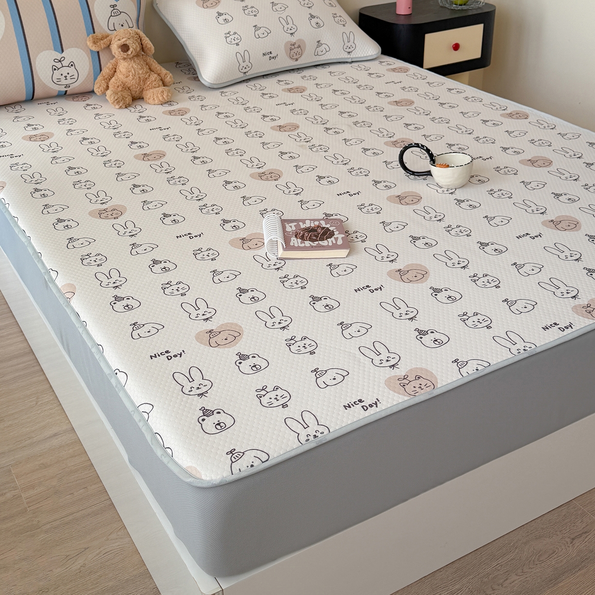 91家纺网 家纺一手货源 找家纺 Sweet dreams甜梦 2026新款A类数码印花凉感豆豆床笠款凉席--小版 美好一天