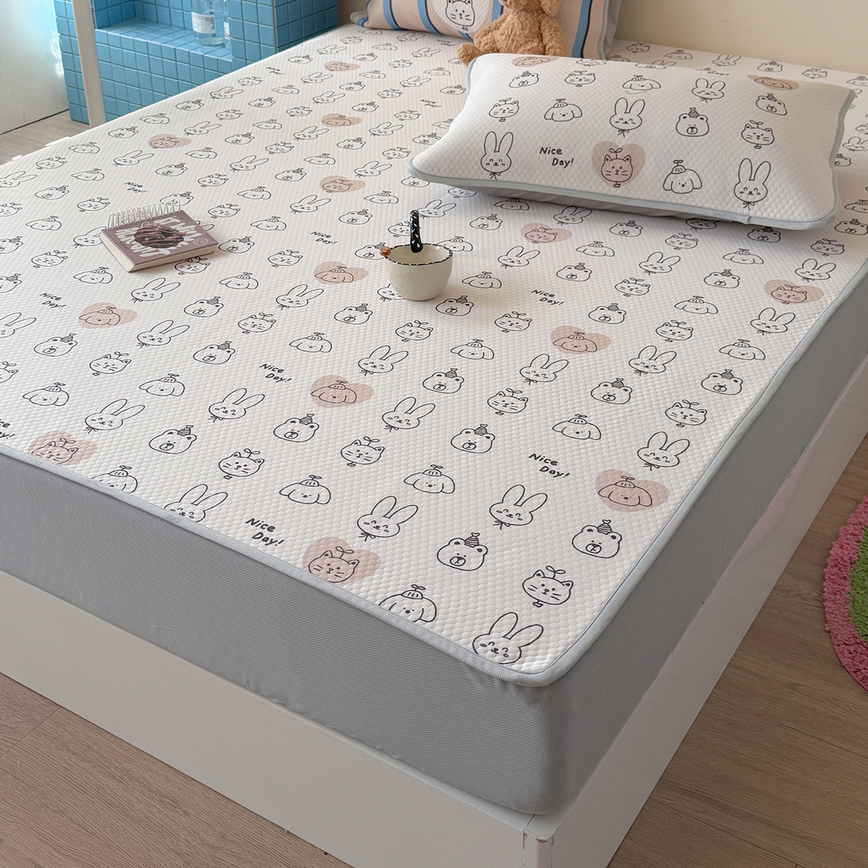 91家纺网 家纺一手货源 找家纺 Sweet dreams甜梦 2026新款A类数码印花凉感豆豆床笠款凉席--小版 美好一天