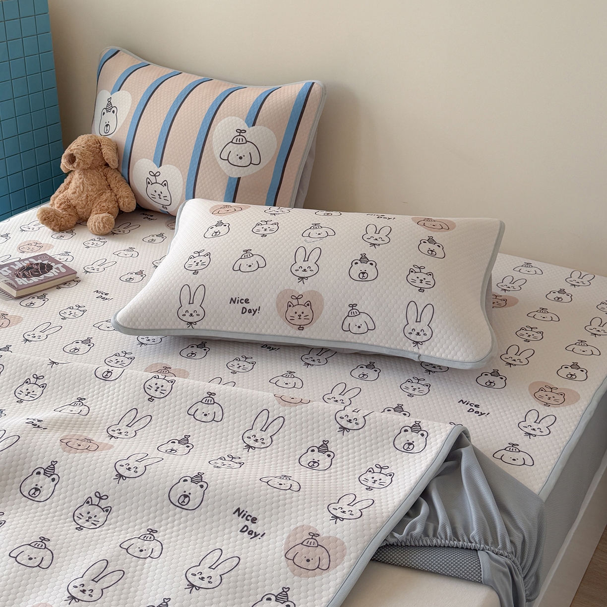 91家纺网 家纺一手货源 找家纺 Sweet dreams甜梦 2026新款A类数码印花凉感豆豆床笠款凉席--小版 美好一天